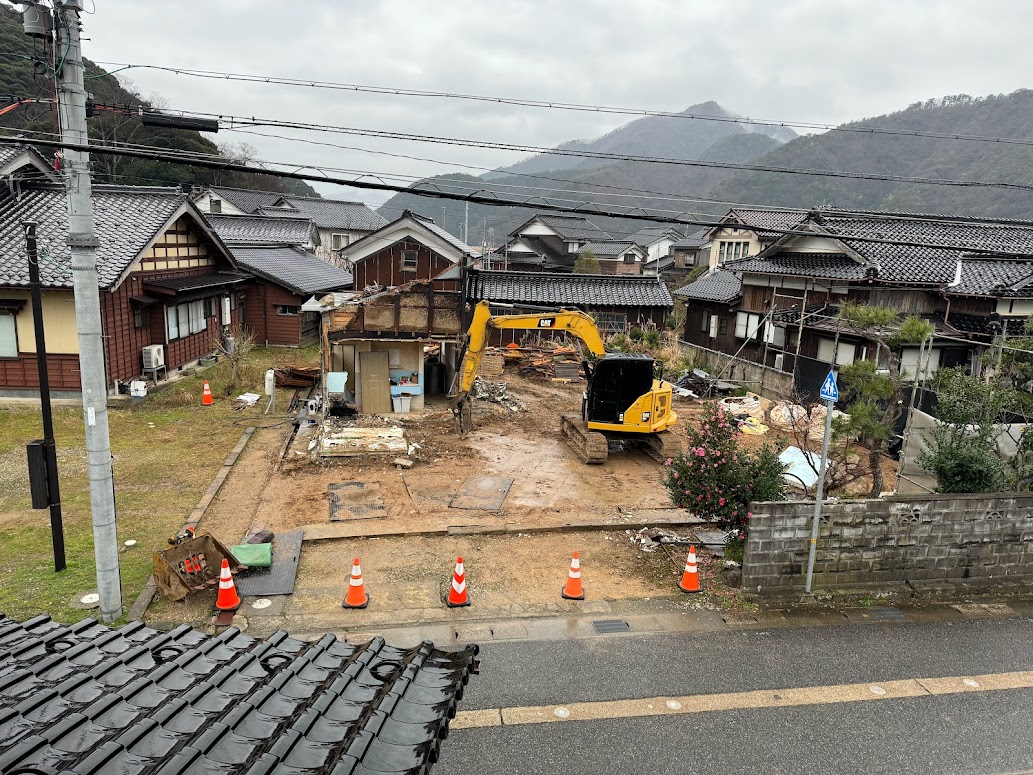 かどや前民家解体工事中