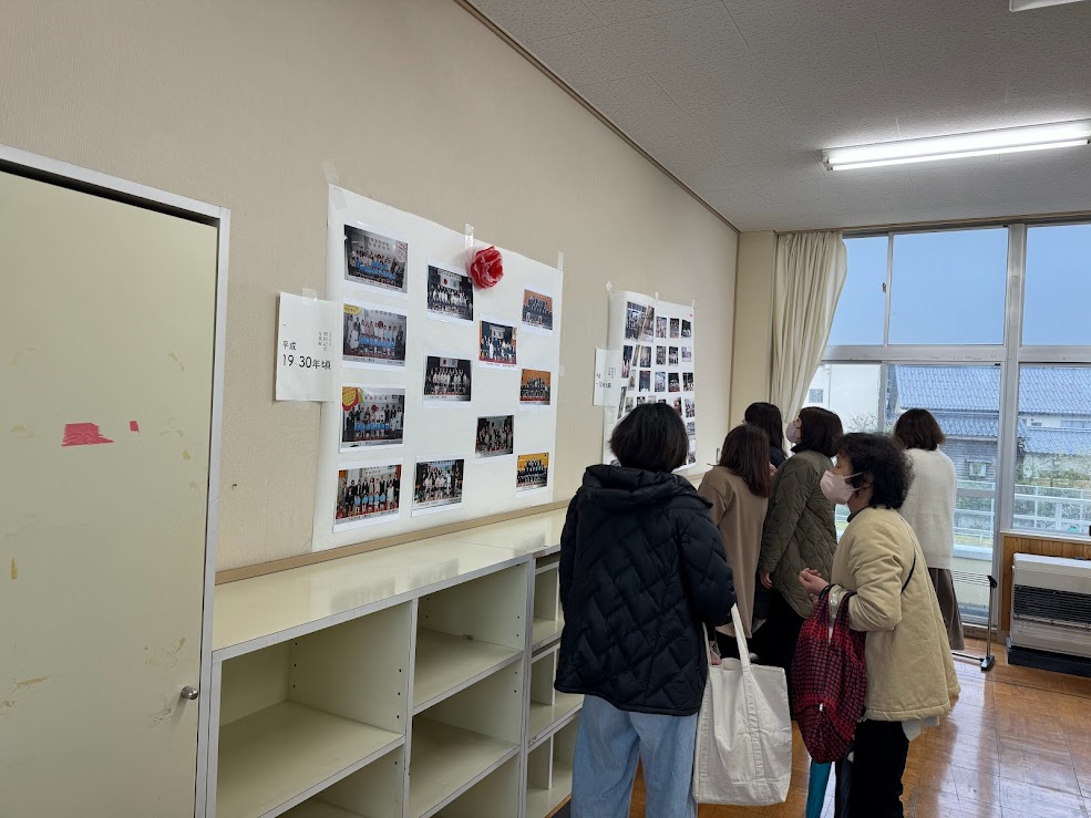 教室に展示された過去の写真