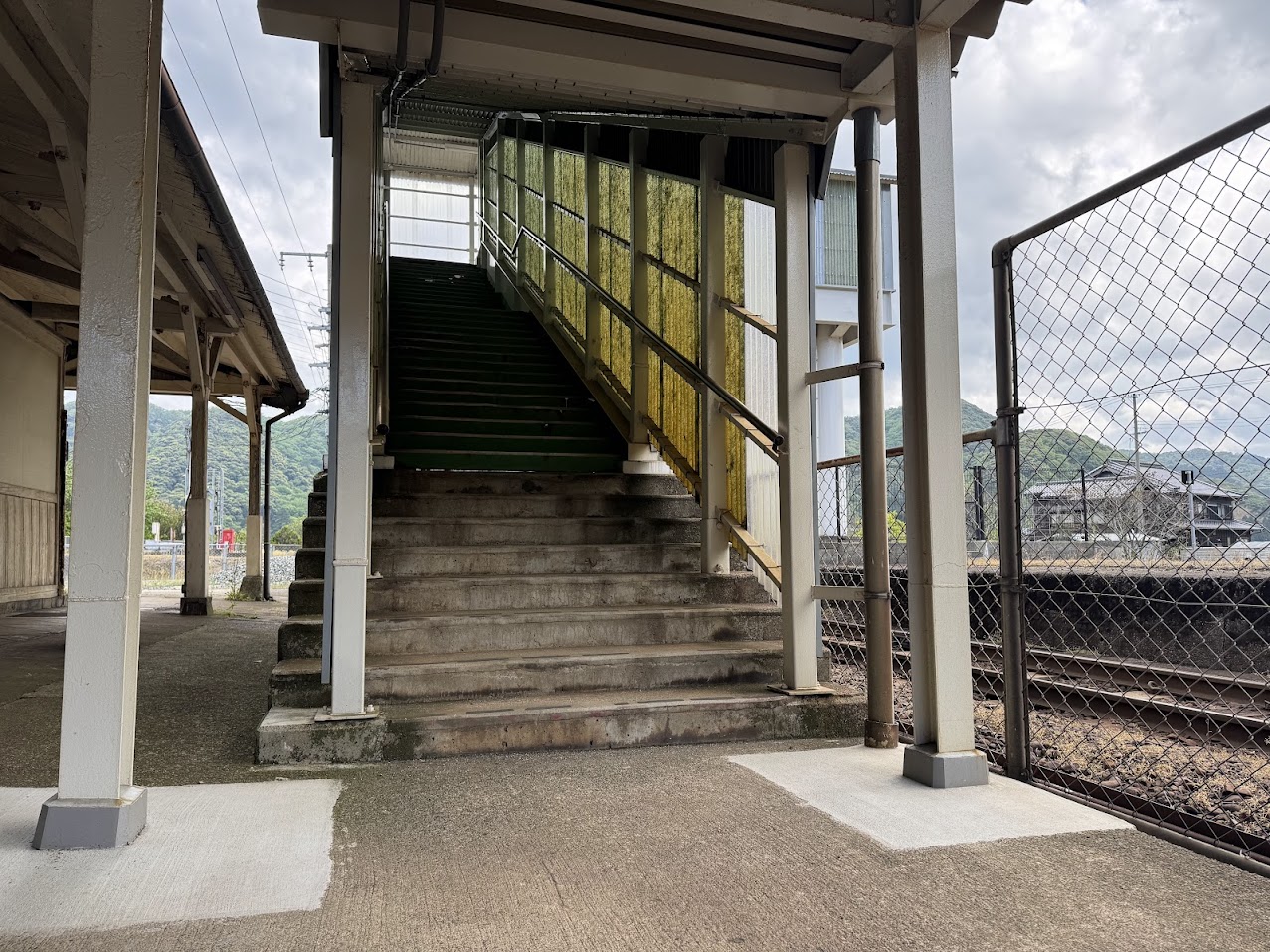佐津駅の歩道橋