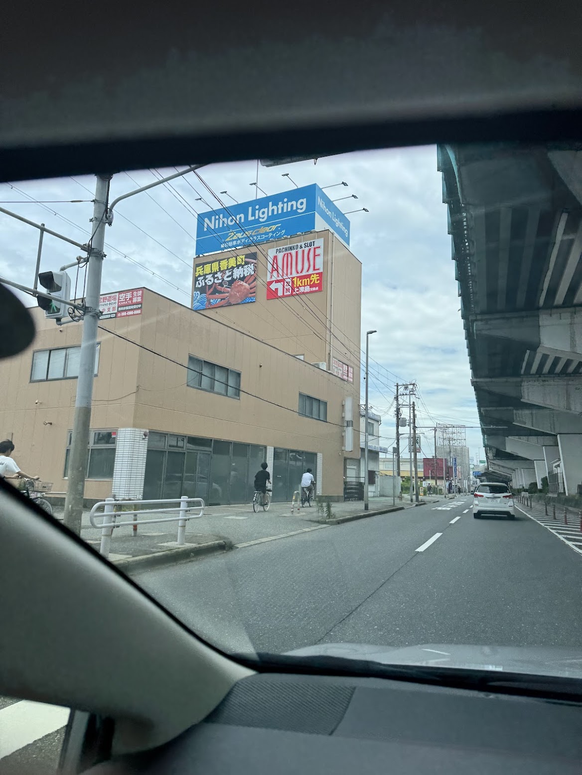 阪神高速11号池田線にある香美町ふるさと納税の看板