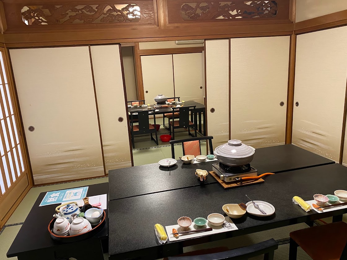 椅子テーブルでの食事用個室