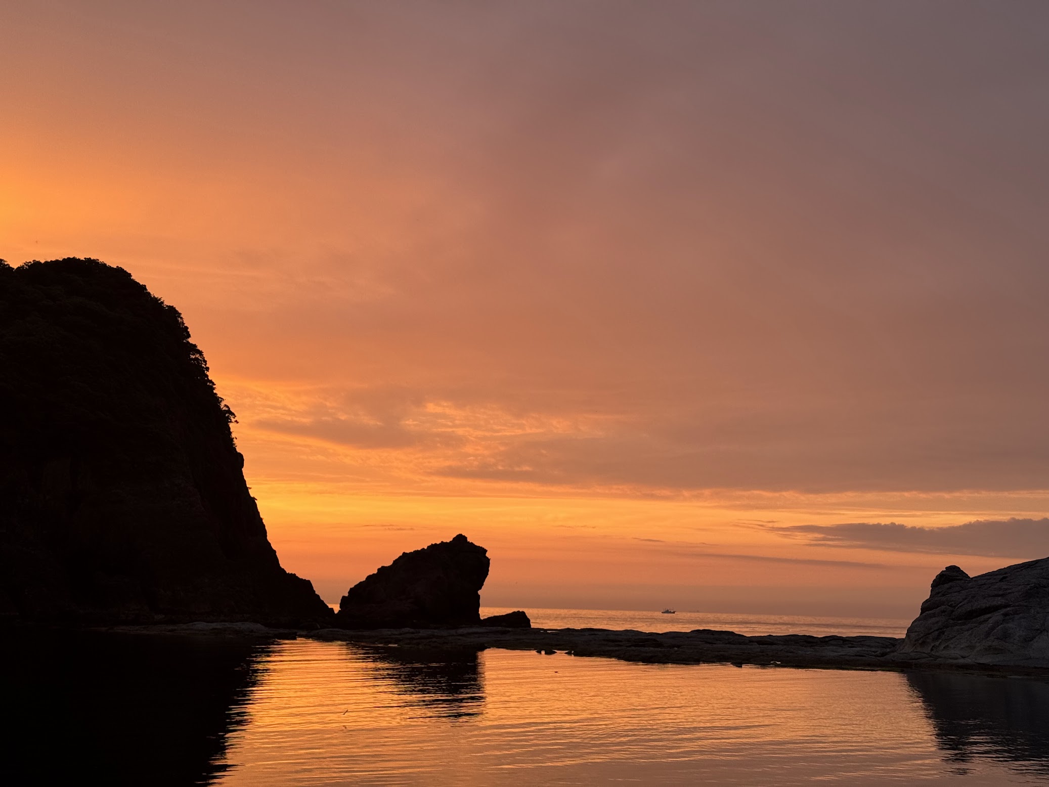 夕暮れ時のかえる島