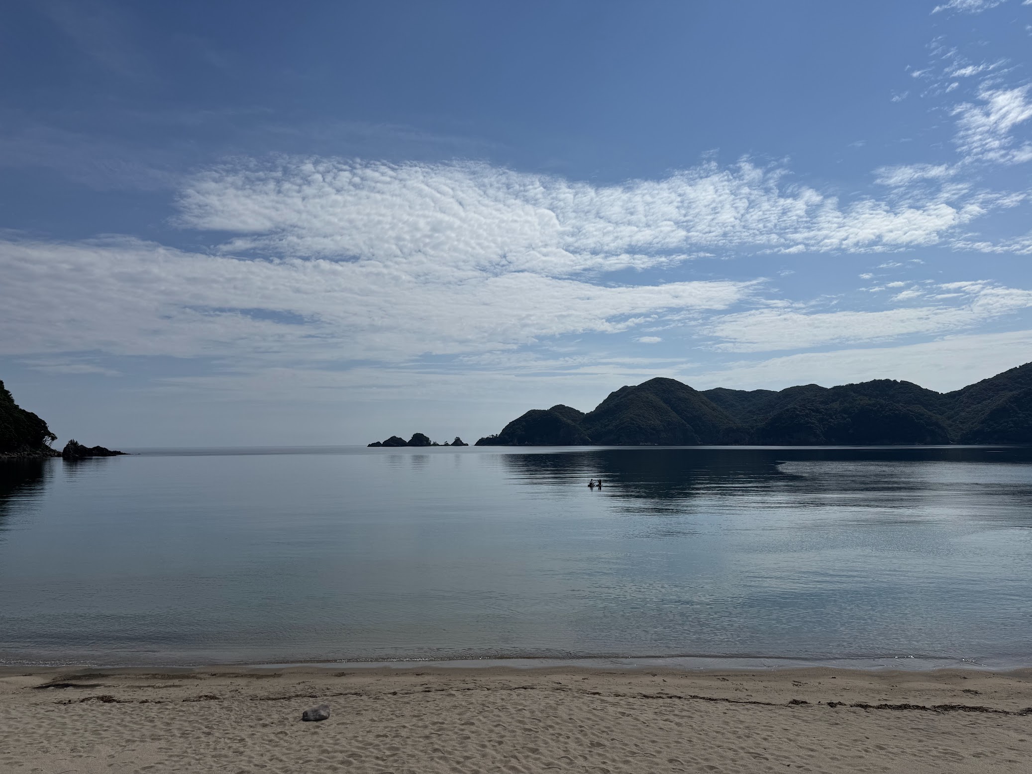 べた凪の佐津海水浴場