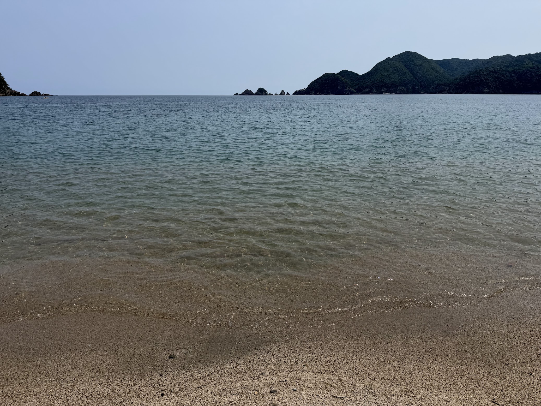 夏の佐津海水浴場（筏＆ブイ設置前）