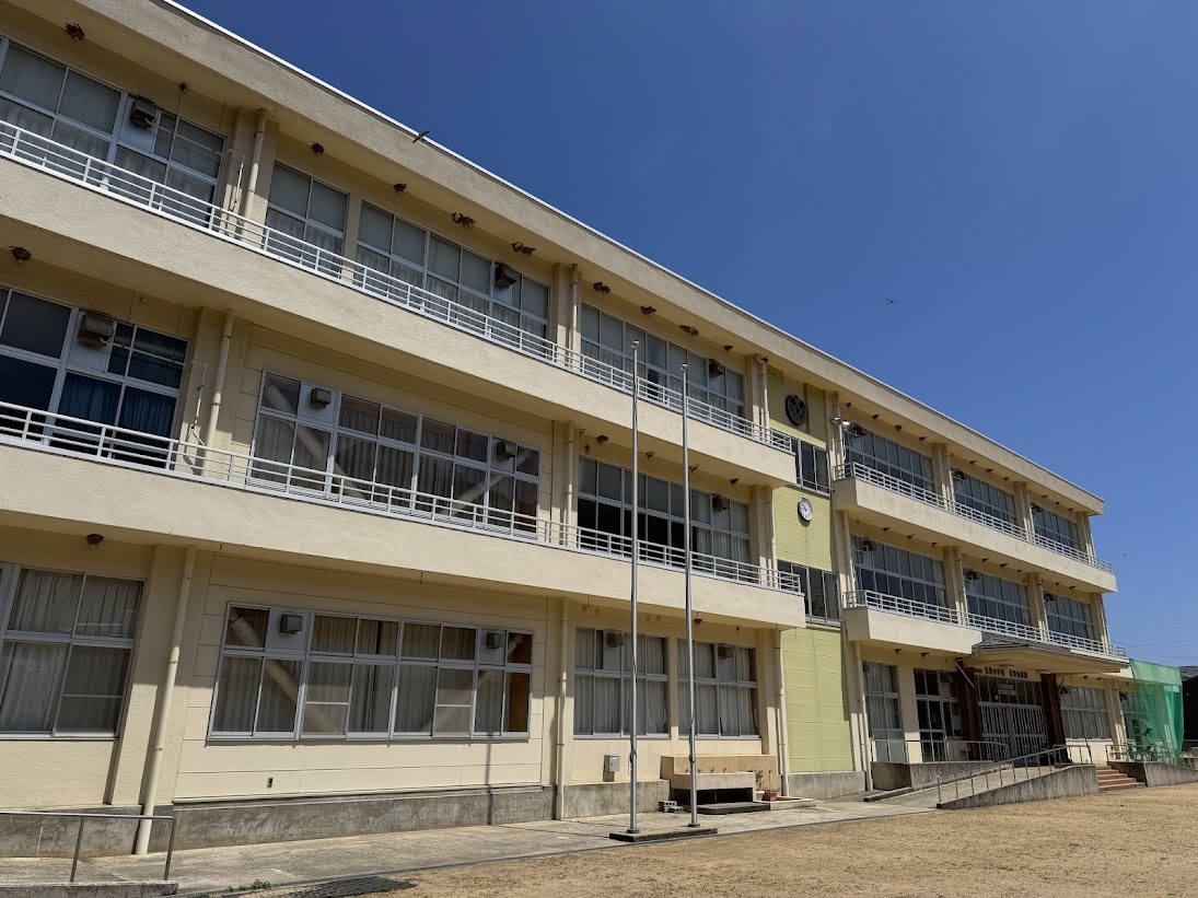 旧佐津小学校校舎