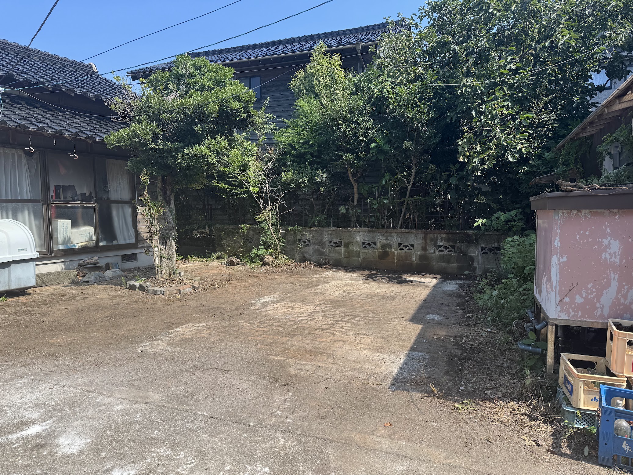 カラオケボックス撤去後の空き地