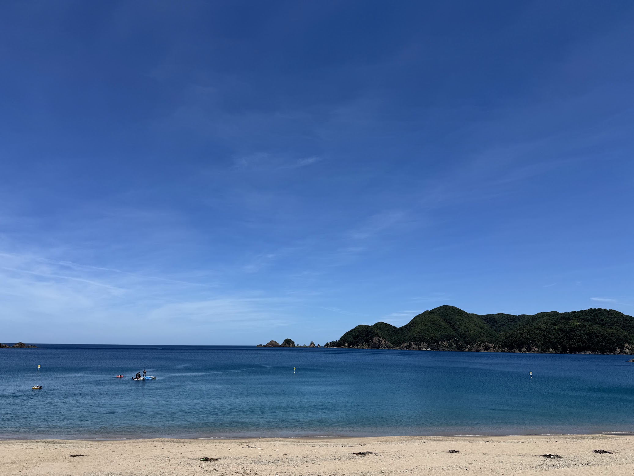 べた凪夏の佐津海水浴場(R7.7.19撮影)