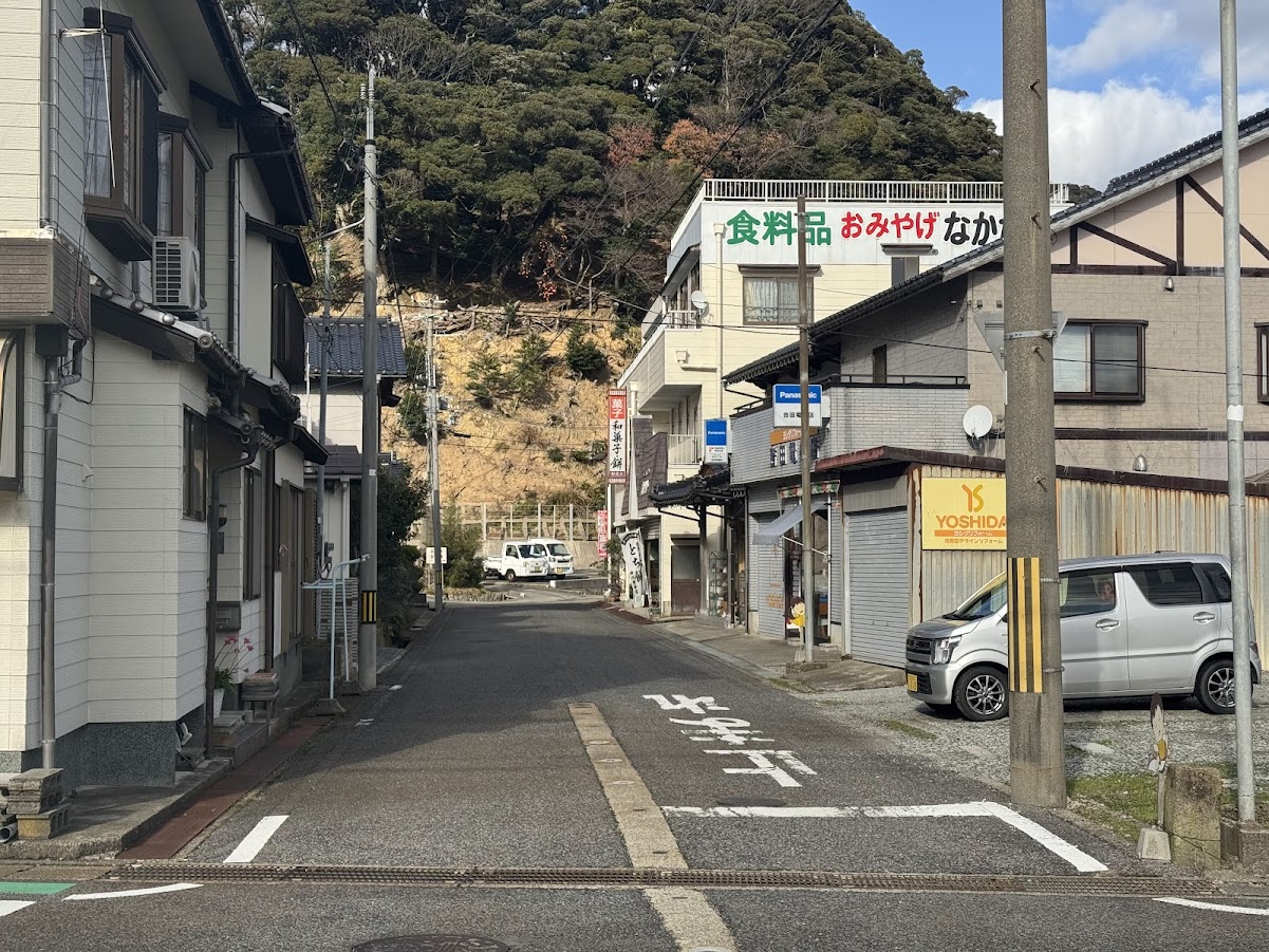 佐津駅より中川商店さん