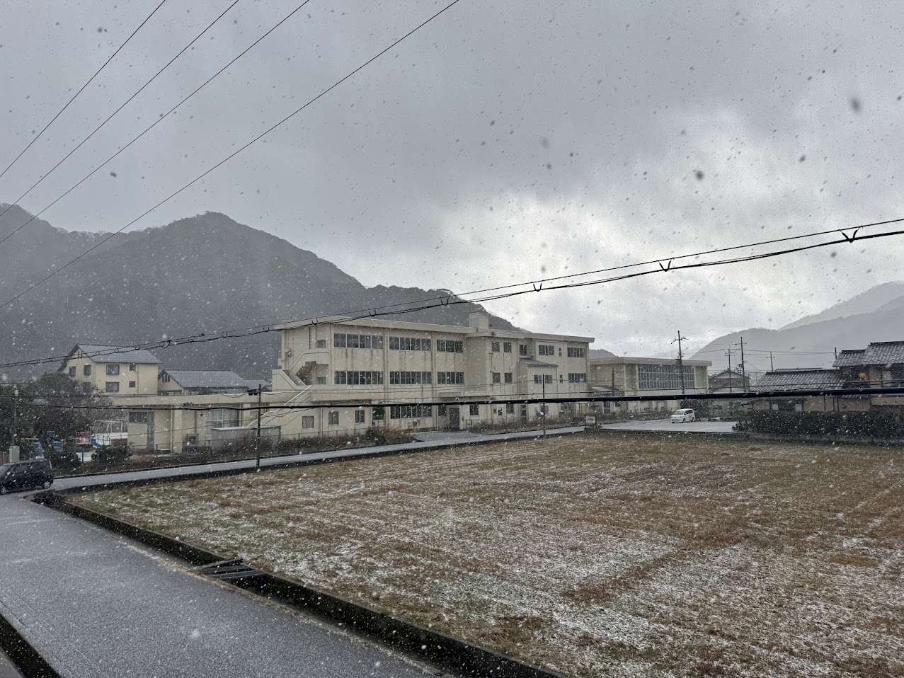 2026年元旦、午後から霰が降り出しました