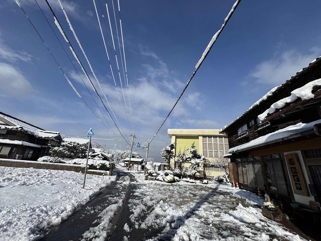 令和8年1月2日午前10時頃民宿かどや前の様子