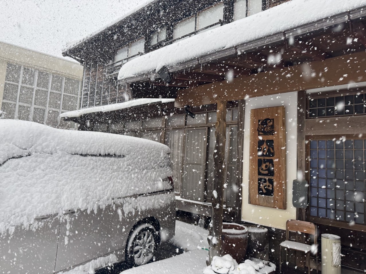 1月22日朝8時ごろ、かどや前の様子