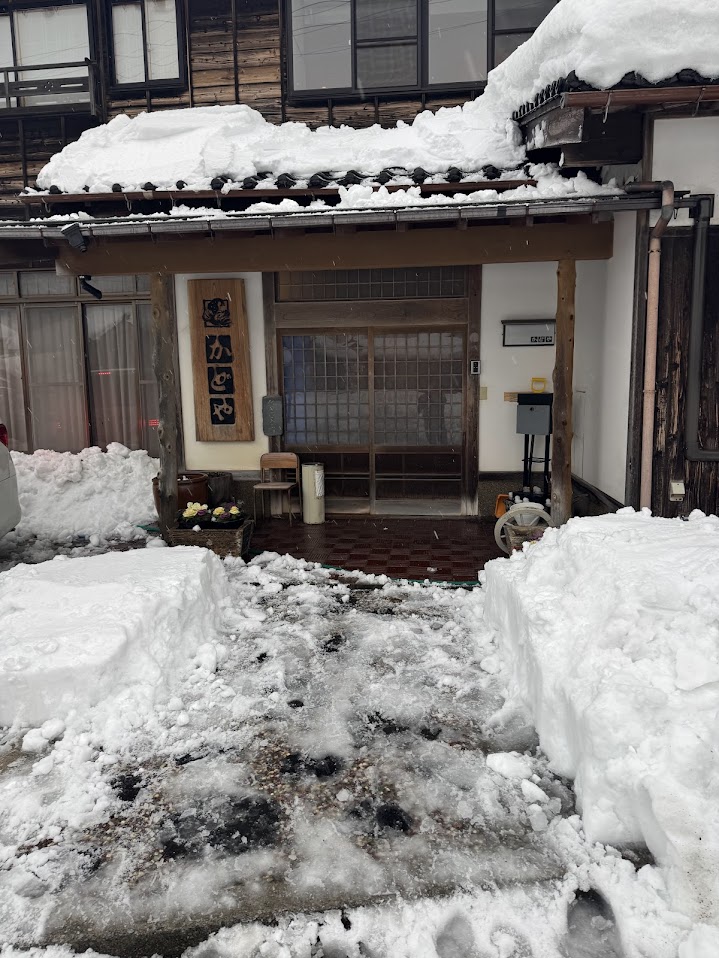 昨日、除雪後のかどや玄関