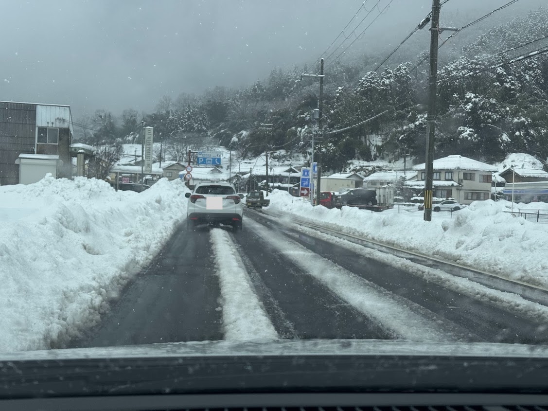 国道178号線、新堂のローソン付近にて