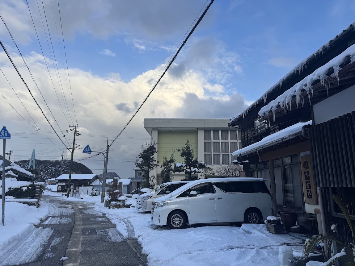 令和８年２月９日朝のかどや前