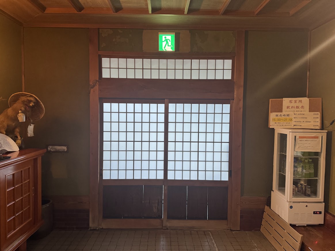 民宿かどや玄関（R8.4.撮影）