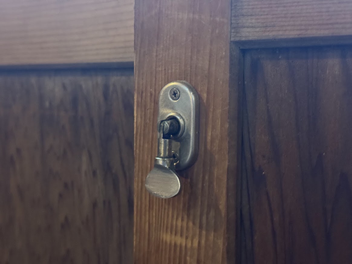 かどや玄関の内鍵