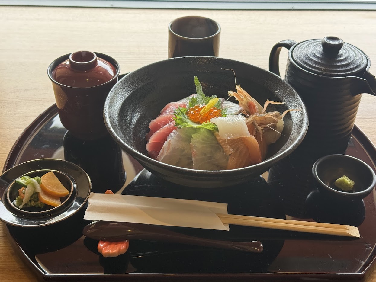 たけなわさんの海鮮丼