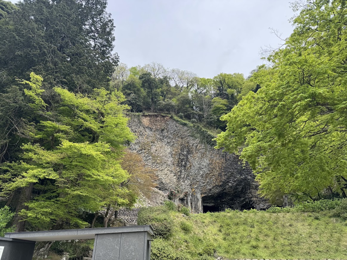 崩落後の玄武洞