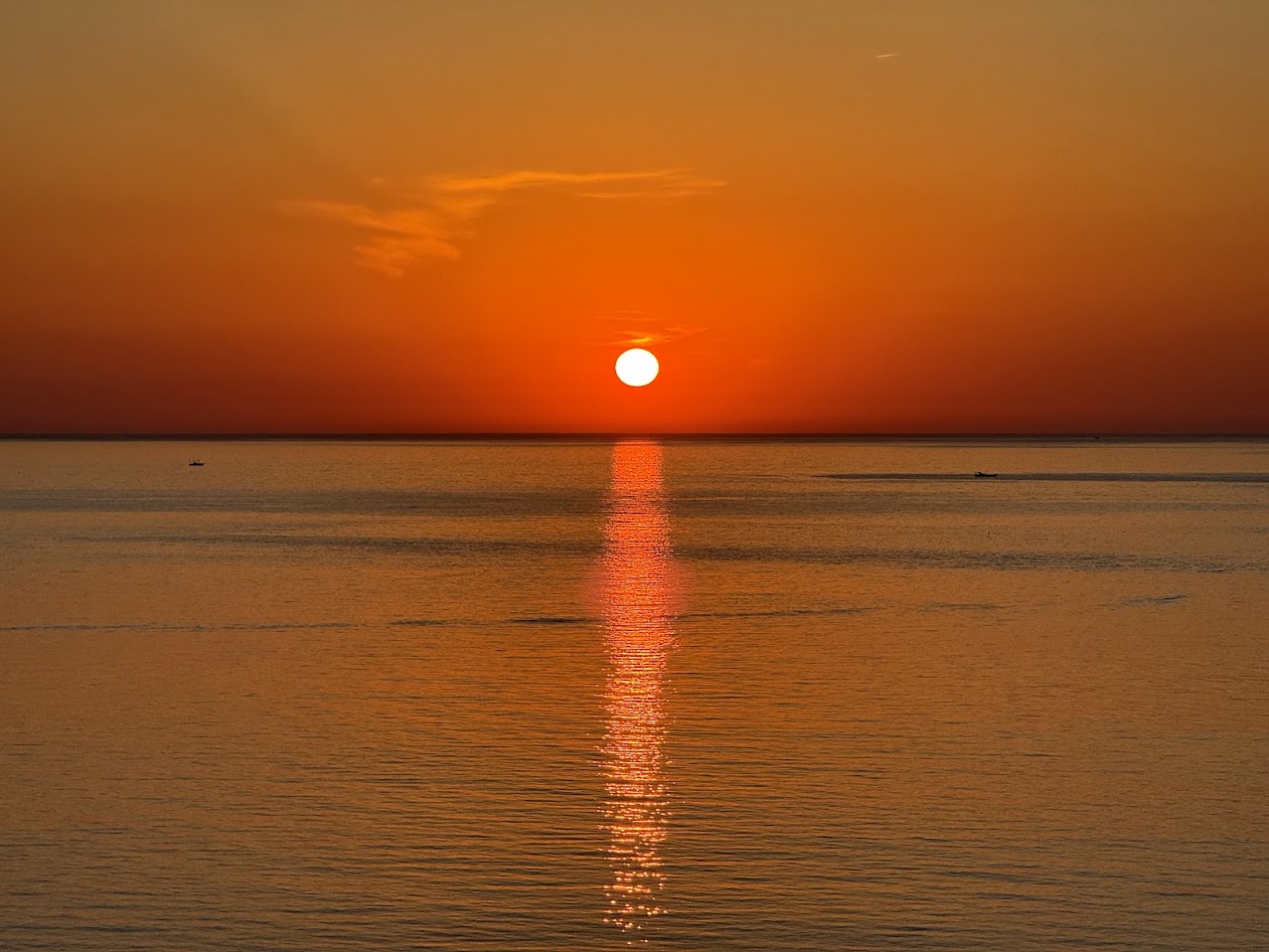 今子海岸からの夕陽(R8.5.31.UP撮影)