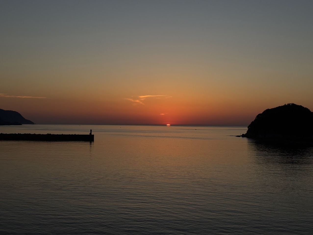 今子海岸からの夕陽(R8.5.31.19:11撮影)