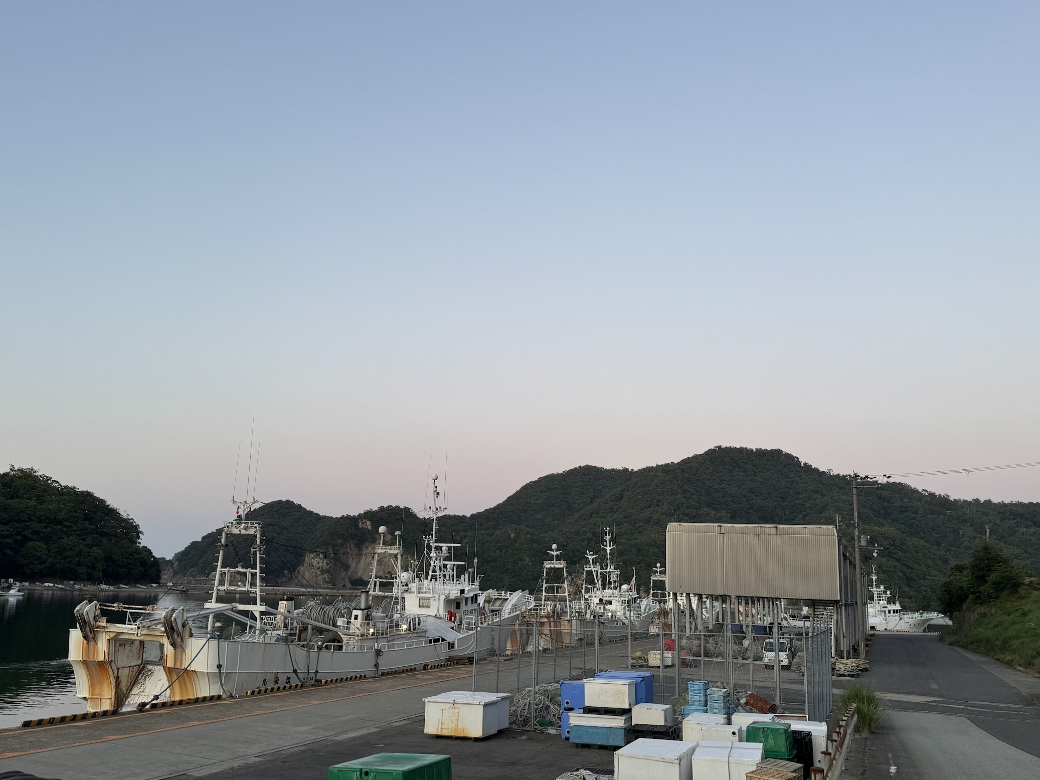 休漁とともに停泊している底曳網漁船