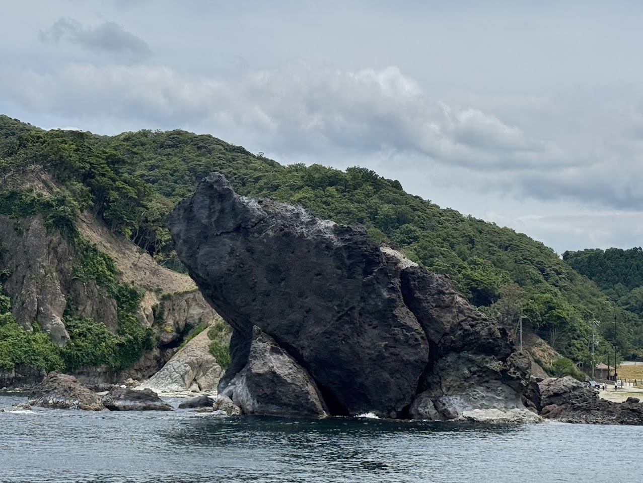 海側から見たかえる島