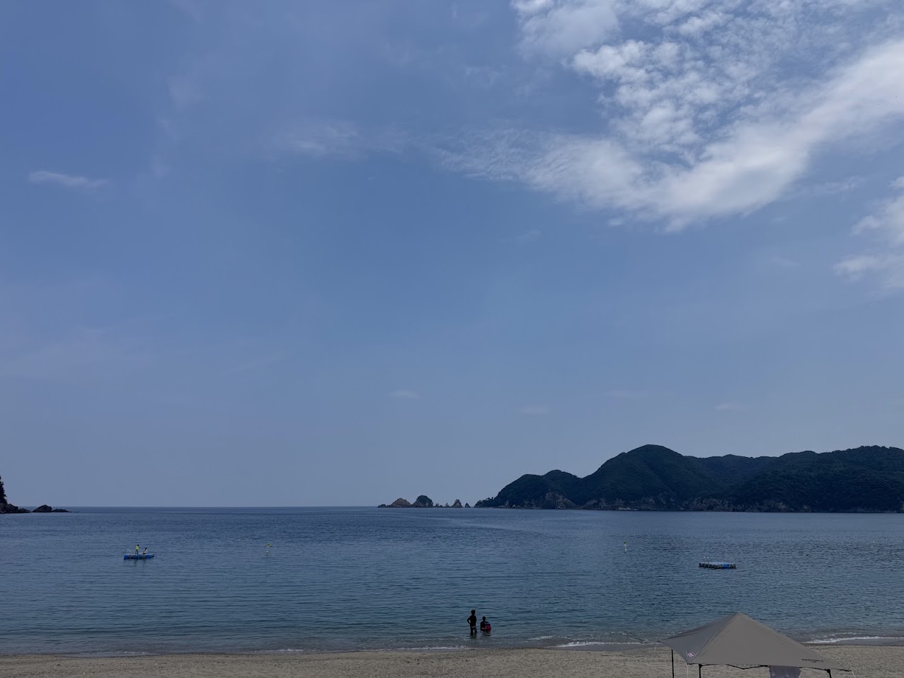 海水浴シーズンの佐津海水浴場