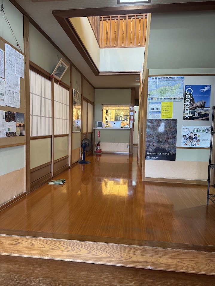 かどや玄関正面にフロント