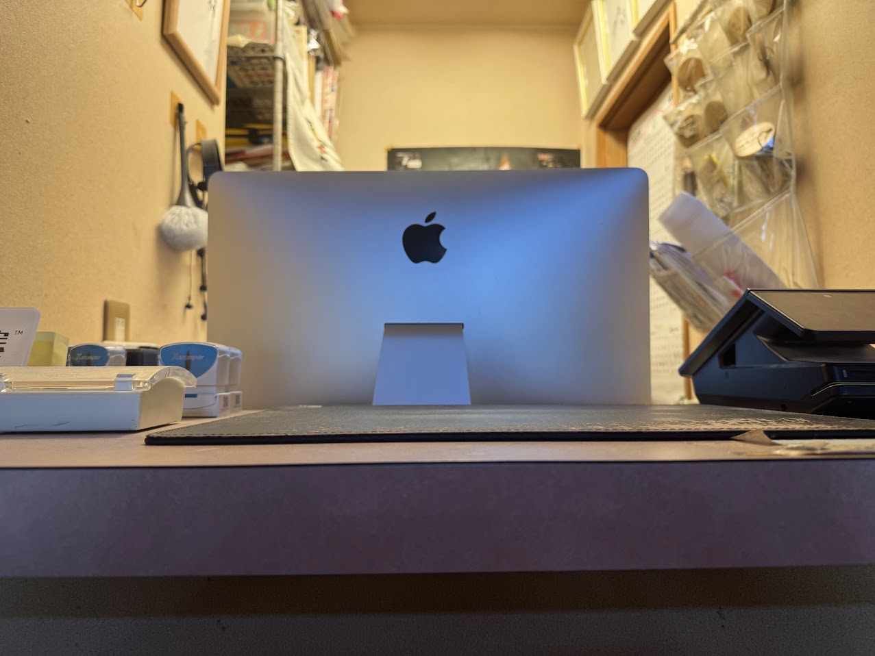 フロントのパソコンのiMac