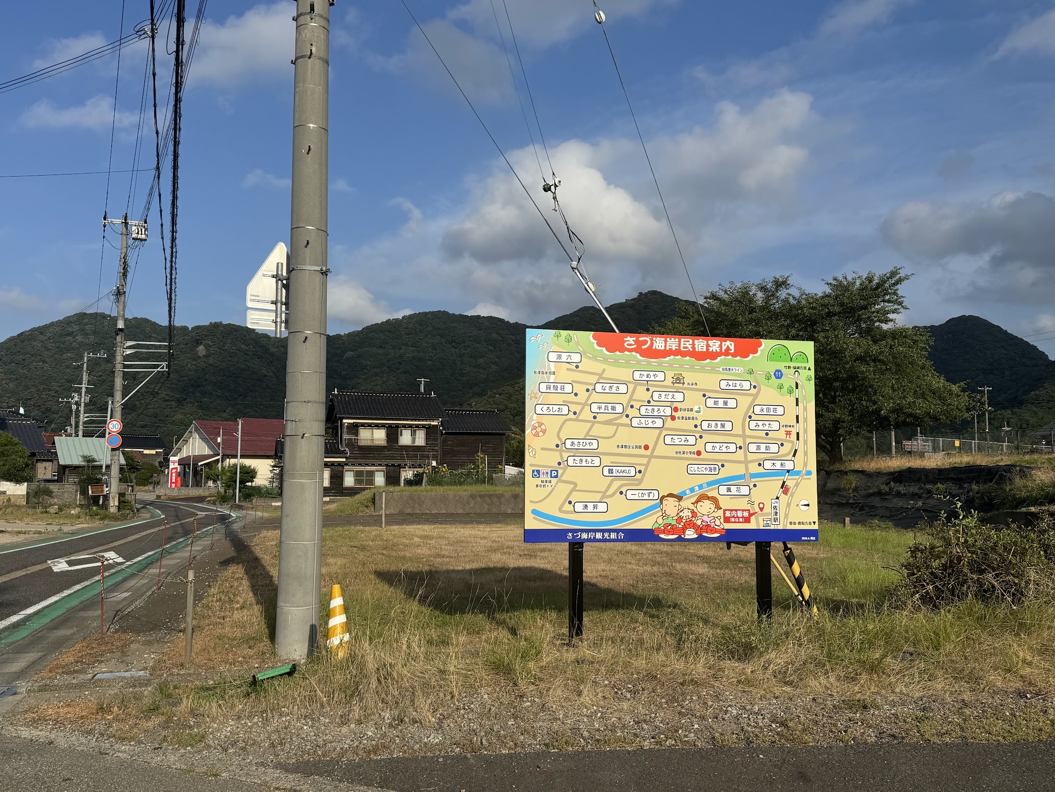 佐津駅から民宿街、ビーチ方面へ向かう