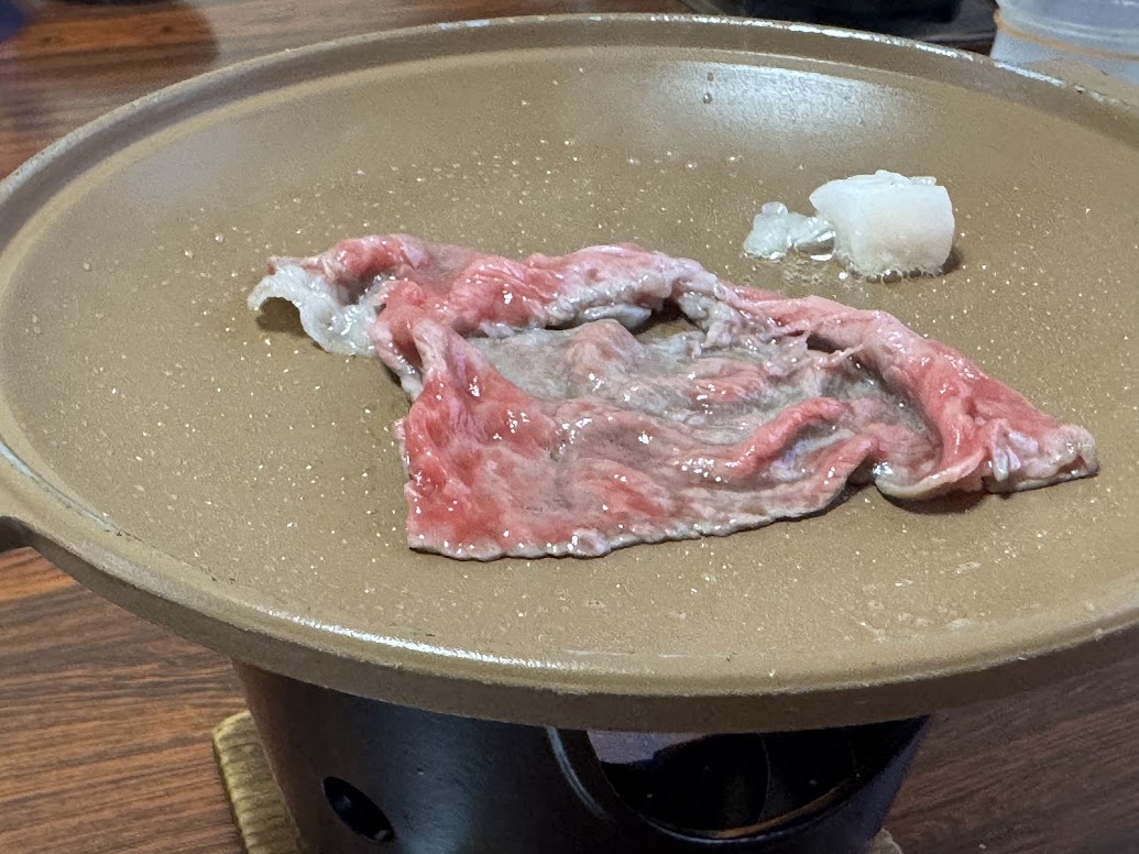 但馬牛焼肉定食のお肉を焼く